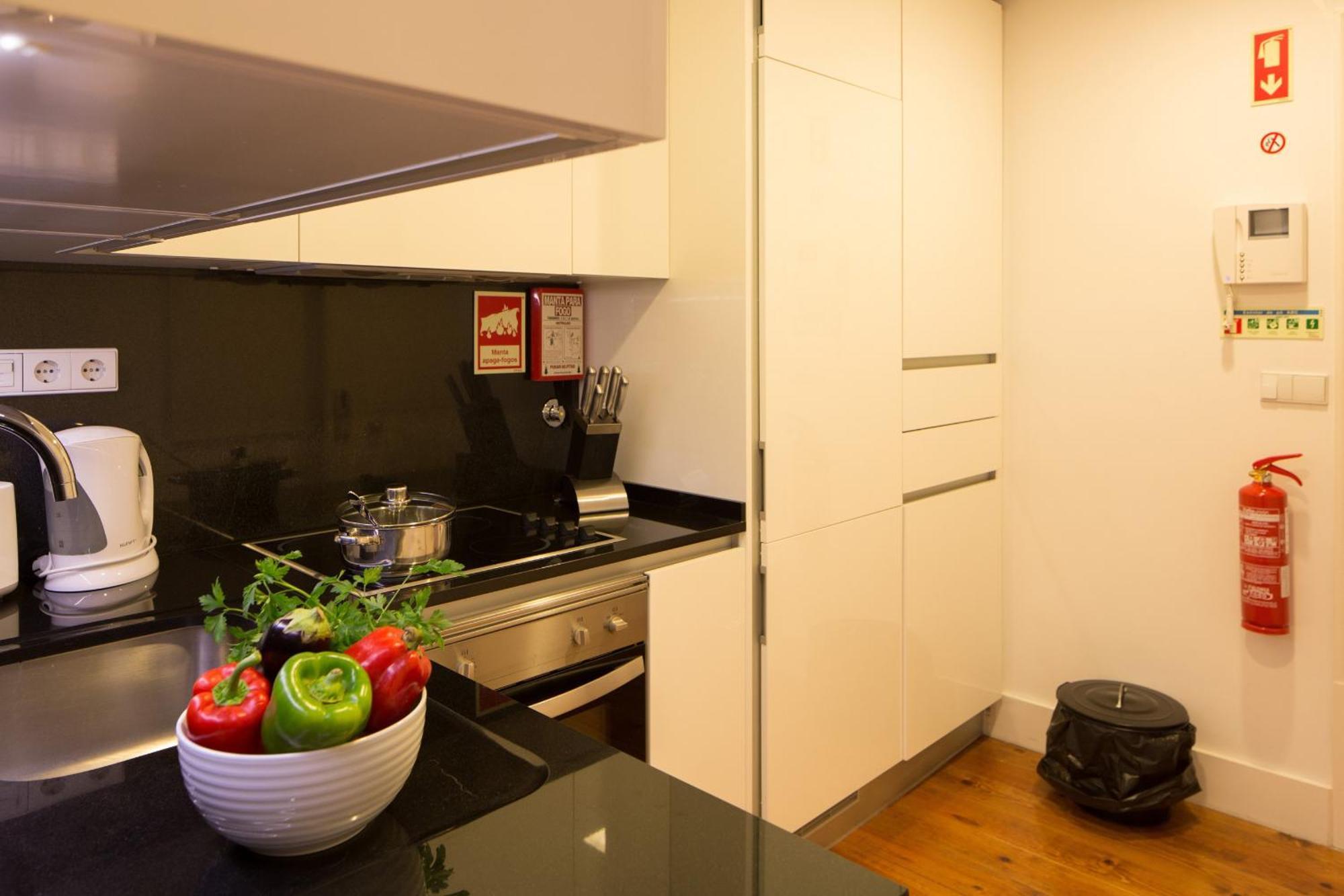 Traveling To Lisbon Cais do Sodre Apartments Lisboa Exterior foto